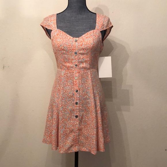 Dresses & Skirts - Small floral mini dress
